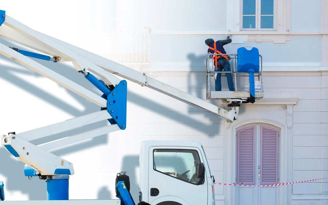Structure of a painting Safe Work Method Statement covering hazards, controls and worker sign-off.